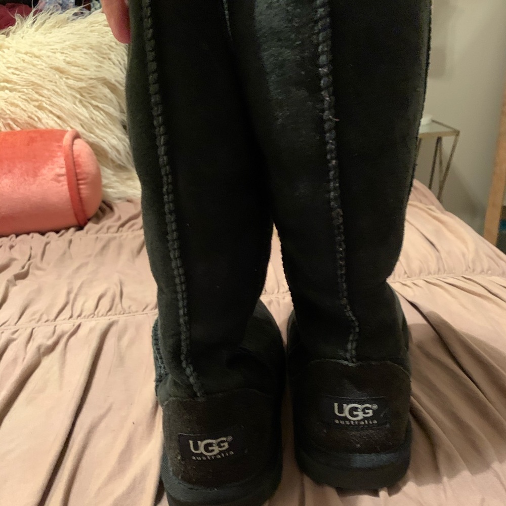 EUC Black kids Ugg boots- will fit women’s size 6